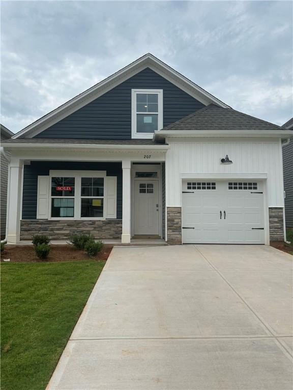 207 Brown Cir, Easley, SC 29642 - photo 1