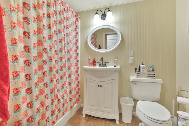 197 Jubie Ln, Seneca, SC 29672 - bathroom featuring curtained shower, tile patterned floors, vanity, and crown molding