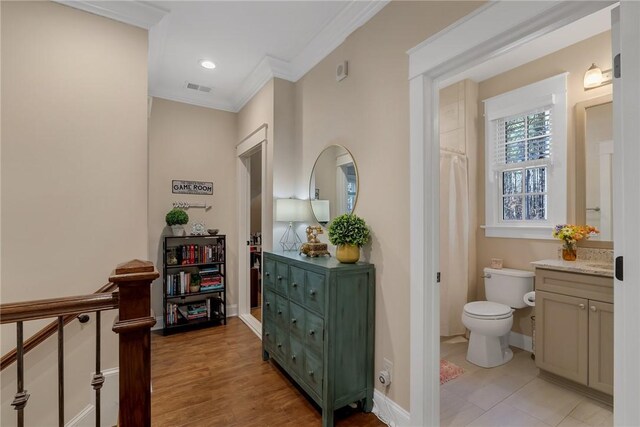 703 Timberbrook Trl, Salem, SC 29676 - hall featuring crown molding and baseboards