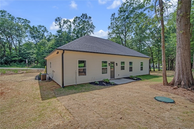 110 Dalton Rd, Seneca, SC 29678 - view of front of home featuring roof with shingles, a front lawn, and a patio area