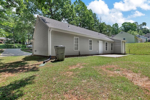 433 Den Ridge Dr, Walhalla, SC 29691 - back of property with a patio, a yard, and a shingled roof
