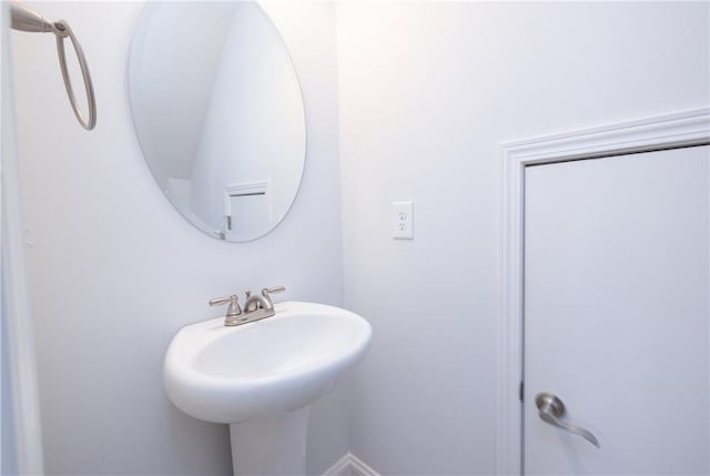 618 Motor Boat Way, Seneca, SC 29672 - bathroom with a sink