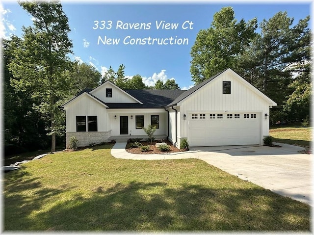 333 Ravens View Dr, Seneca, SC 29678 - modern farmhouse with a garage, driveway, and a front yard
