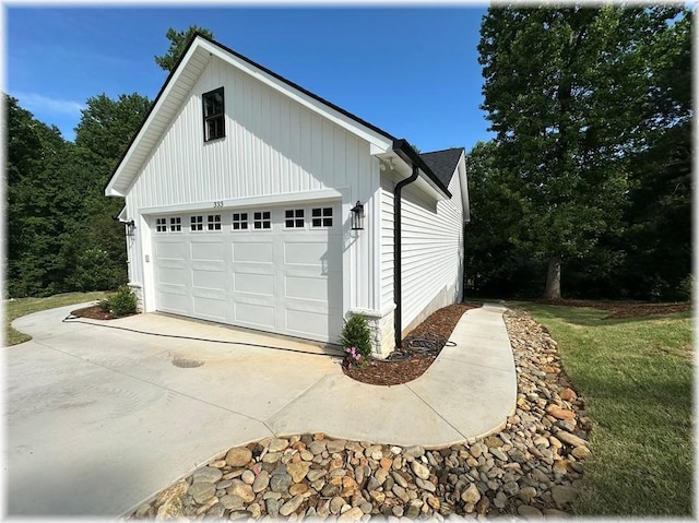 333 Ravens View Dr, Seneca, SC 29678 - garage with concrete driveway