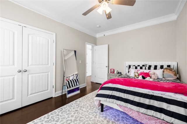 100 Dartford Ct, Easley, SC 29642 - bedroom with crown molding, dark wood-style flooring, a closet, and ceiling fan