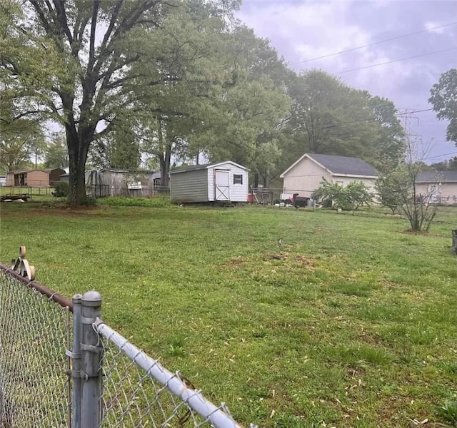1573 John Dodd Rd, Spartanburg, SC 29303 - view of yard featuring a storage shed
