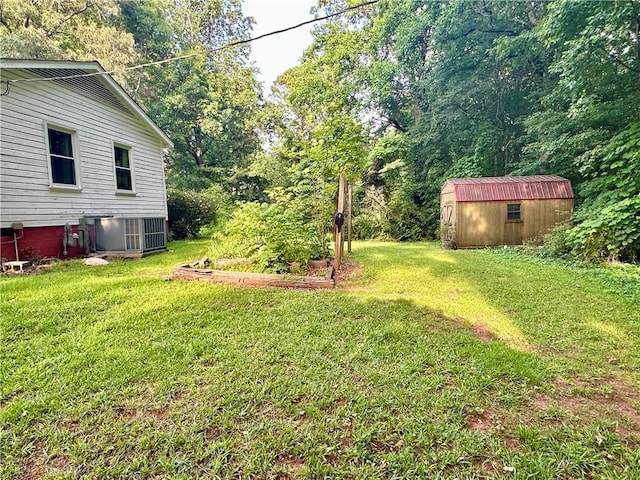 114 Bonnie Brae Ln, Walhalla, SC 29691 - view of green lawn featuring a storage unit