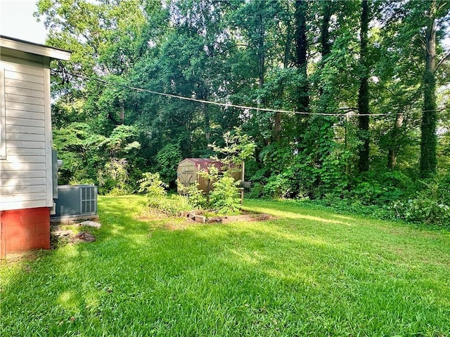 114 Bonnie Brae Ln, Walhalla, SC 29691 - view of grassy yard with a shed