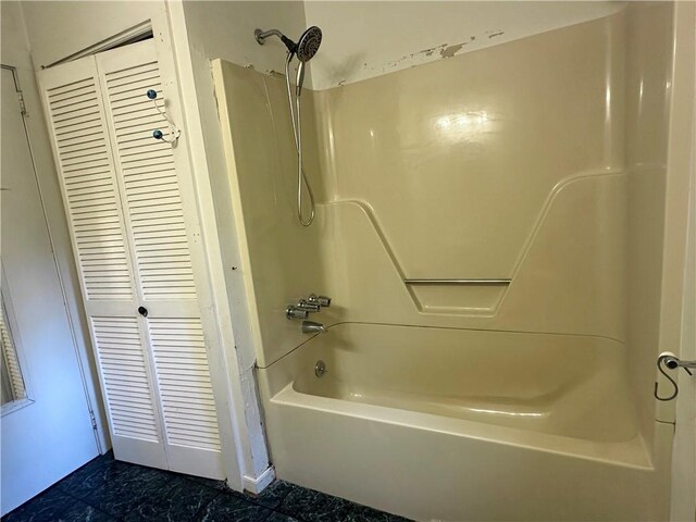 114 Bonnie Brae Ln, Walhalla, SC 29691 - full bathroom featuring  shower combination and a closet