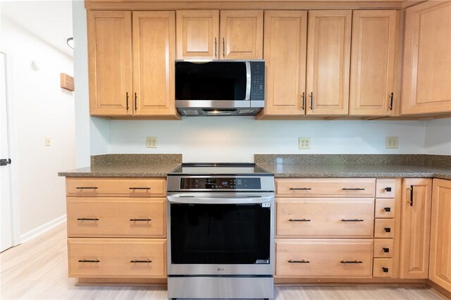 913 Berkeley Dr, Clemson, SC 29631 - kitchen with stainless steel appliances, light brown cabinets, dark countertops, and light wood-style floors