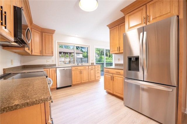 913 Berkeley Dr, Clemson, SC 29631 - kitchen featuring stainless steel appliances, light wood-type flooring, and light brown cabinetry