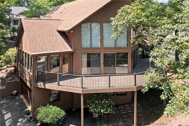 14 Windlass Ct, Salem, SC 29676 - back of property with a shingled roof and a deck
