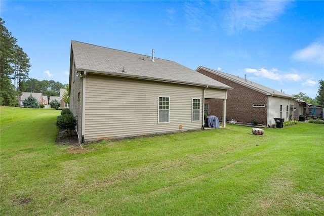 137 Golden Eagle Ln, Anderson, SC 29621 - rear view of house featuring a yard