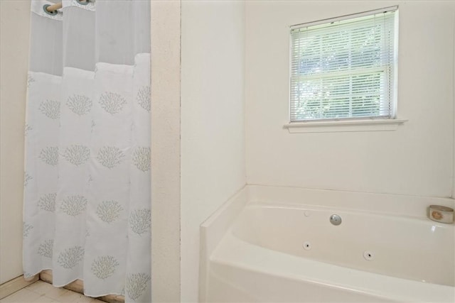 433 Shore Line Dr, Anderson, SC 29626 - bathroom featuring a jetted tub