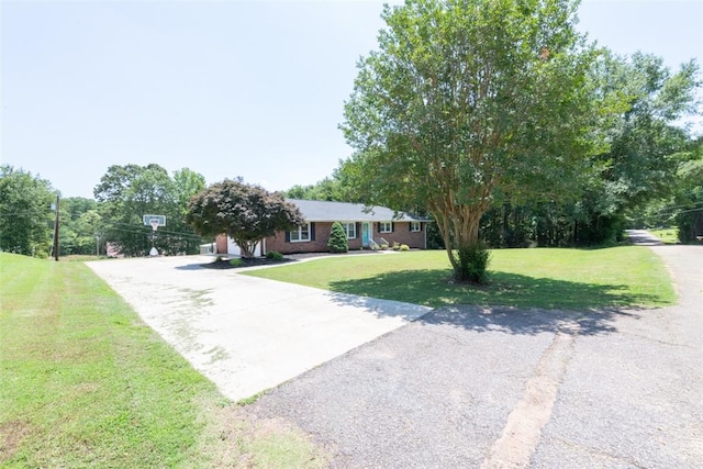 208 Springview Dr, Anderson, SC 29625 - view of front facade featuring a front lawn and driveway