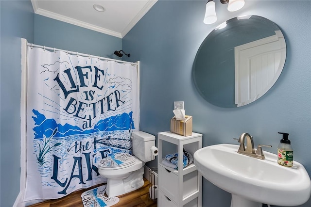 223 Inlet Pointe Dr, Anderson, SC 29625 - full bath with crown molding, curtained shower, and wood finished floors