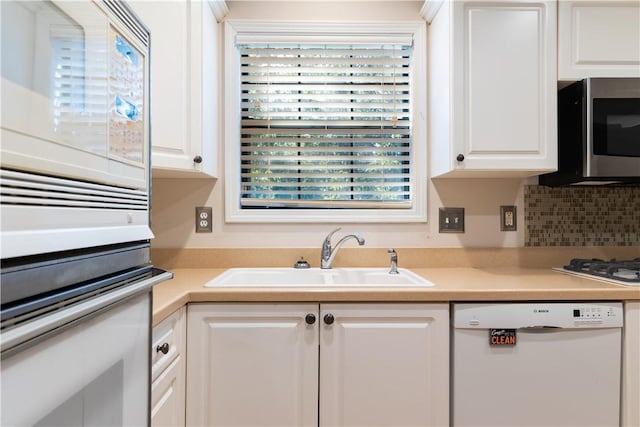 537 Sullivans Way, Seneca, SC 29678 - kitchen featuring stainless steel appliances, white cabinets, light countertops, and backsplash