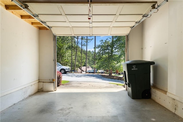 537 Sullivans Way, Seneca, SC 29678 - view of garage