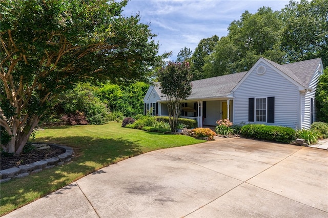 318 Weeping Willow Dr, Seneca, SC 29672 - ranch-style home featuring a porch, a front yard, and roof with shingles