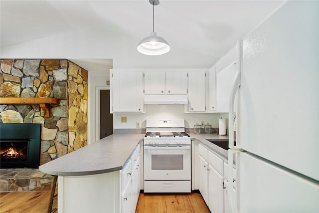 275 Lakeside Dr, Mountain Rest, SC 29664 - kitchen with white appliances, under cabinet range hood, vaulted ceiling, a peninsula, and light wood-type flooring