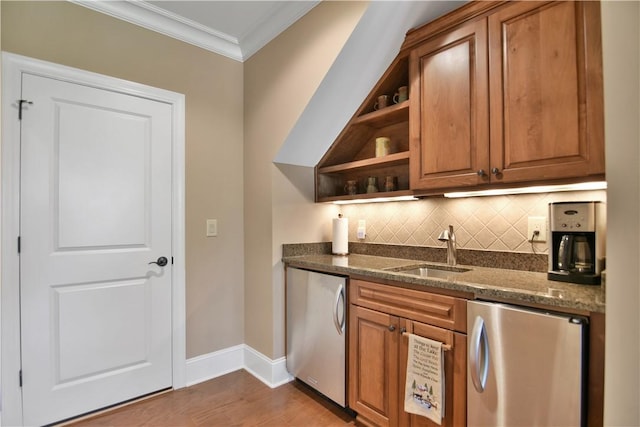 124 Pineridge Pointe Dr, Seneca, SC 29672 - indoor wet bar featuring refrigerator, ornamental molding, tasteful backsplash, and light wood-style flooring