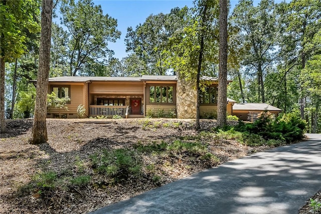 7 Drifter Ln, Salem, SC 29676 - view of front of home featuring covered porch