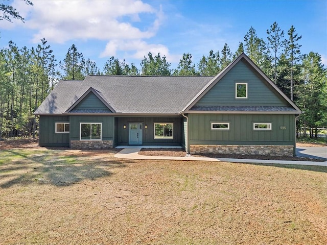 915 Coachmans Trl, West Union, SC 29696 - rustic home featuring a shingled roof, stone siding, and a front yard