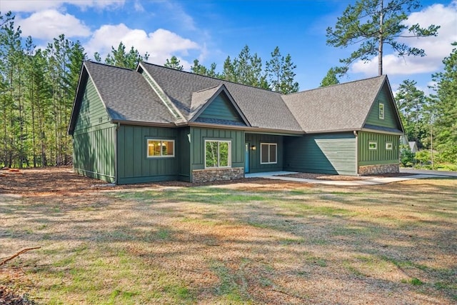 915 Coachmans Trl, West Union, SC 29696 - view of front facade with board and batten siding, a shingled roof, and a front lawn