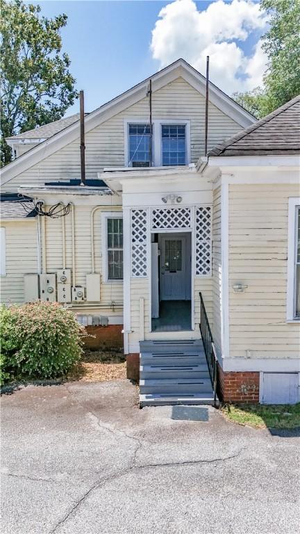 200 W N 1st St, Seneca, SC 29678 - entrance to property