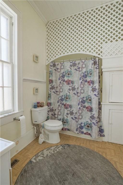 200 W N 1st St, Seneca, SC 29678 - bathroom with vaulted ceiling, a shower with curtain, and ornamental molding