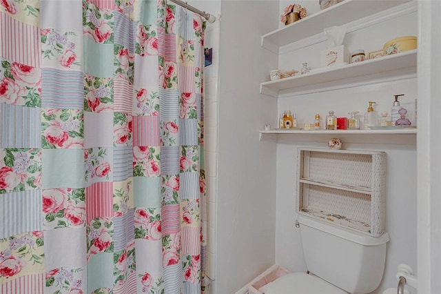 118 Glenwood Ave, Anderson, SC 29625 - bathroom featuring toilet and curtained shower