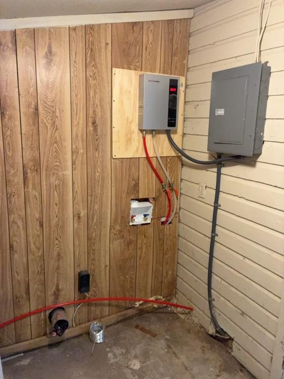 715 Delia St, Anderson, SC 29624 - utilities with electric panel