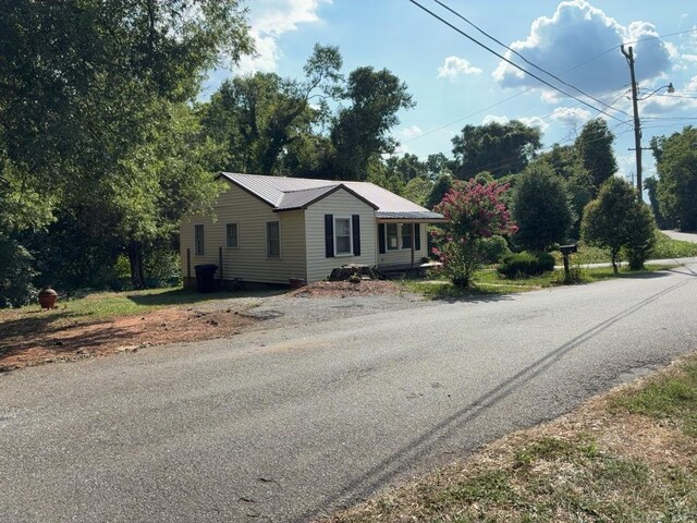 715 Delia St, Anderson, SC 29624 - ranch-style home with a metal roof