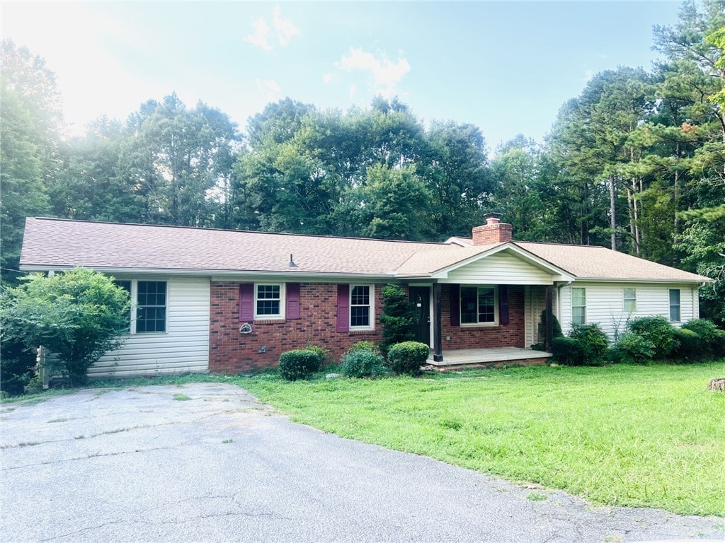 109 Lanford Dr, Seneca, SC 29672 - photo 1