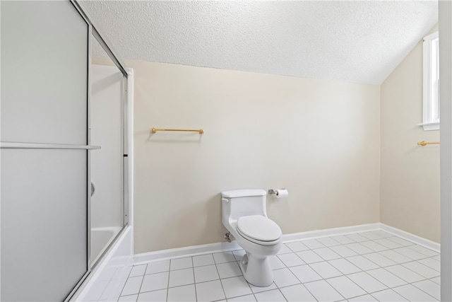 168 Wilderness Pt, Hartwell, GA 30643 - bathroom featuring a textured ceiling, tile patterned floors, enclosed tub / shower combo, and lofted ceiling