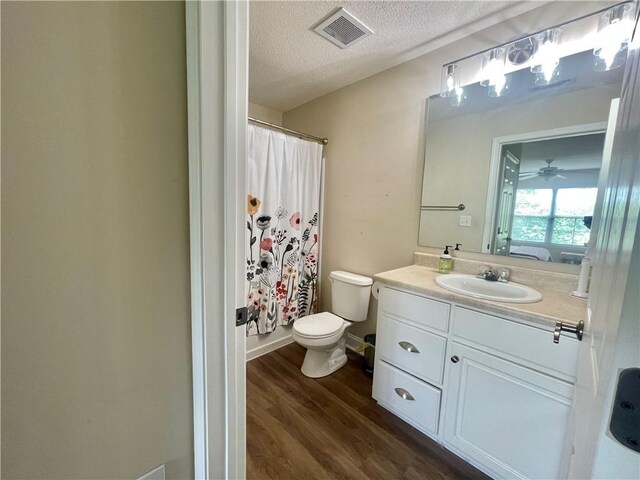 726 Lookover Dr Unit 726, Anderson, SC 29621 - bathroom featuring vanity, a textured ceiling, wood finished floors, and curtained shower