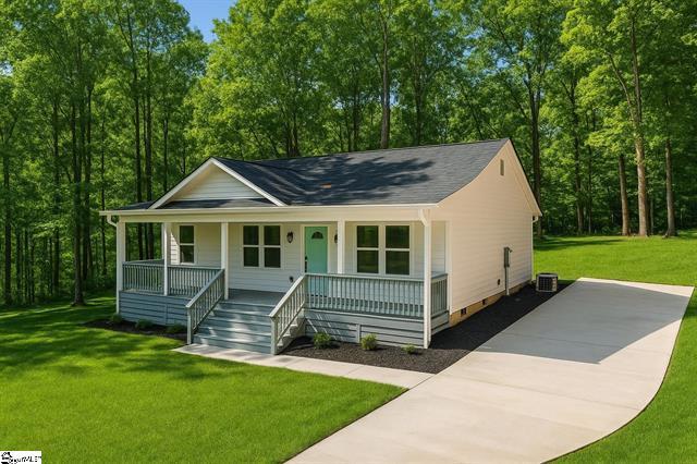 425 Tiger Ln, Westminster, SC 29693 - photo 1