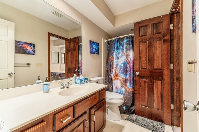 bathroom featuring curtained shower, vanity, and toilet