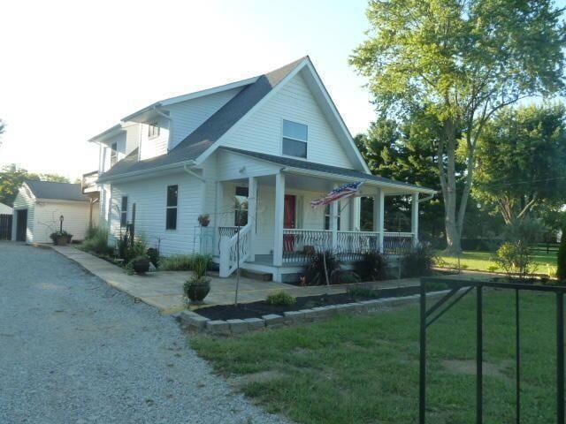 view of front of home with covered porch and a front yard