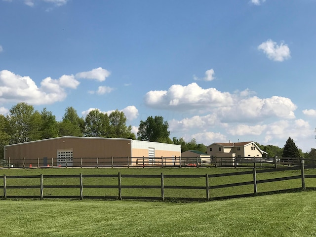 view of yard featuring a rural view