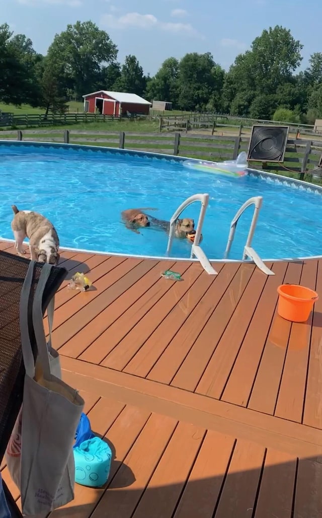 view of swimming pool