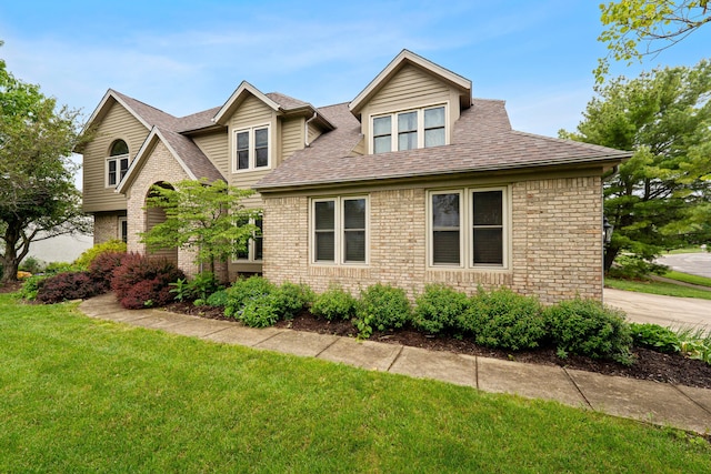 12627 Oakmere Dr, Pickerington, OH 43147 - view of front of home featuring a front lawn, brick siding, and roof with shingles