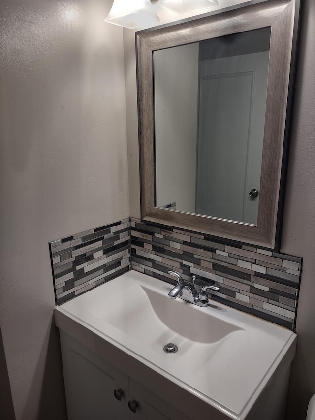 4714 Tarryton Ct S Unit 20-1G, Columbus, OH 43228 - bathroom with decorative backsplash and vanity