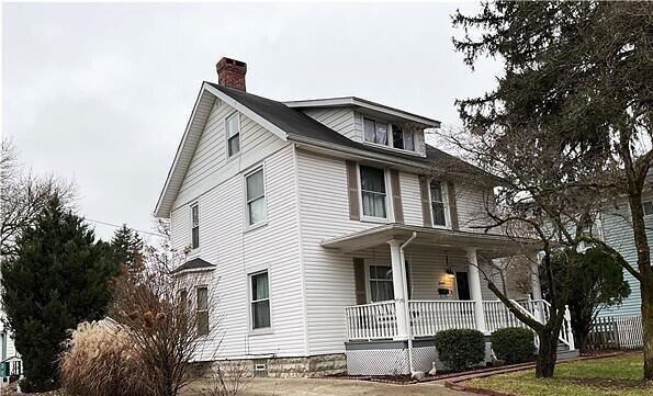 15 Charles St, Newark, OH 43055 - traditional style home featuring covered porch and a chimney