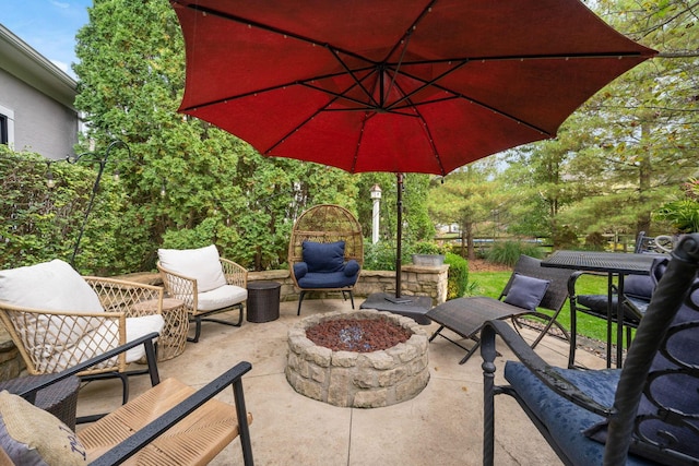 view of patio featuring a fire pit