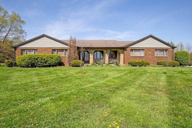 ranch-style home featuring a front yard