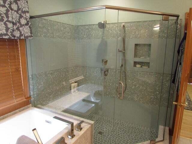 bathroom featuring a shower with shower door and tasteful backsplash