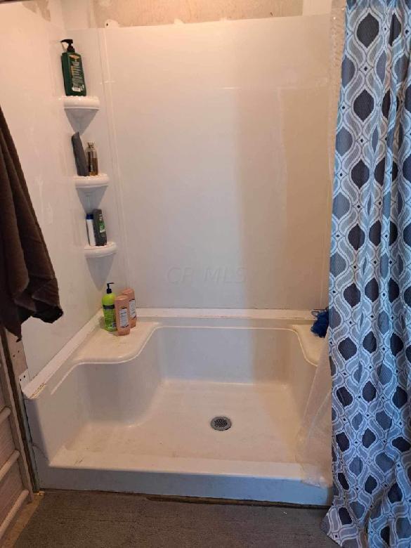 bathroom featuring a shower with curtain