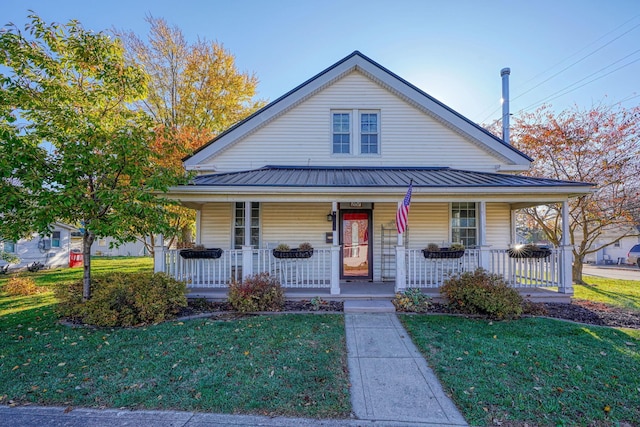 farmhouse featuring a front yard