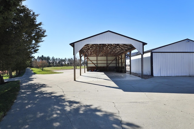 view of property's community featuring an outdoor structure